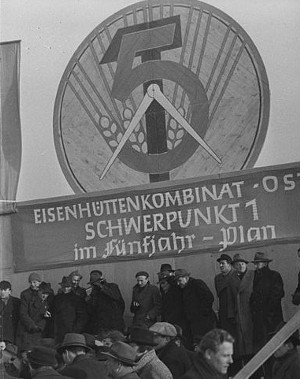 logo planu pięcioletniego NRD 1950-1955
