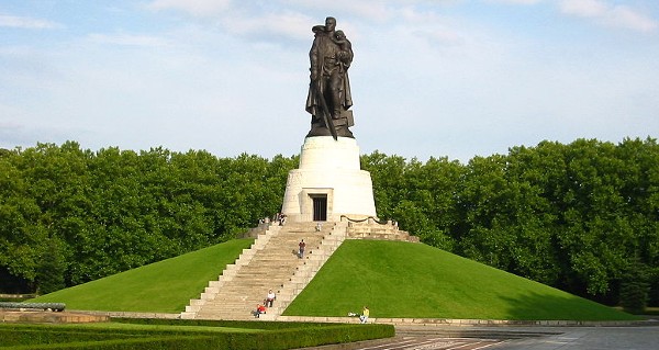 Pomnik Żołnierza Radzieckiego w berlińskim parku Treptow