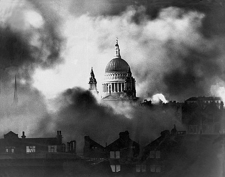 Zdjęcie Herberta Masona płonącego Londynu z 1940 r.